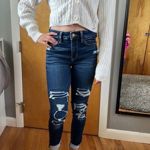 (1) AMERICAN EAGLE modestly ripped skinny jeans - Size 2 regular (length)